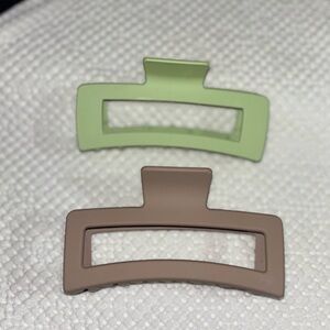 Set of Two Hair Claw Clips in Green and Brown